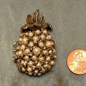 Vintage pineapple brooch